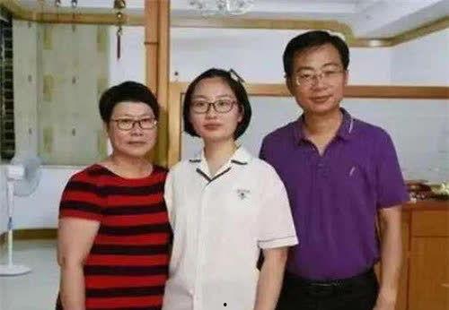 娱乐吃瓜酱是怎么赚钱的,揭秘网红如何通过吃瓜赚钱的秘密