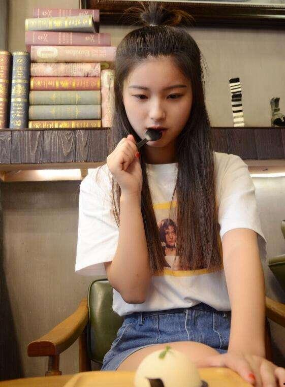 娱乐吃瓜酱小姐姐是谁,网络红人的崛起之路