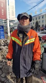 娱乐吃瓜酱环卫工人,默默守护城市清洁的“吃瓜酱”英雄