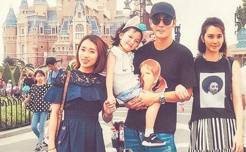 娱乐吃瓜直播热搜在哪看,揭秘娱乐吃瓜热门话题观看指南