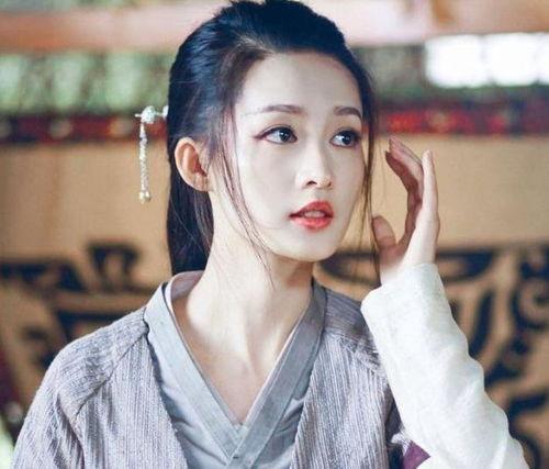 娱乐吃瓜李沁是谁啊,揭秘“娱乐吃瓜”主角李沁的星途历程